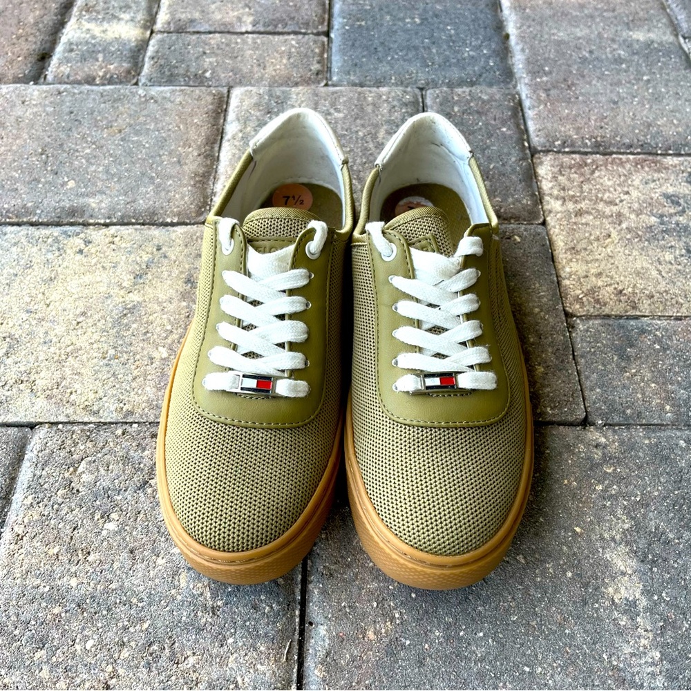 Tommy Hilfiger Sneakers  7.5 Woman's Size 7.5  New NWOB